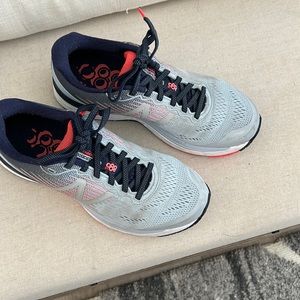 New balance sneaker size 7